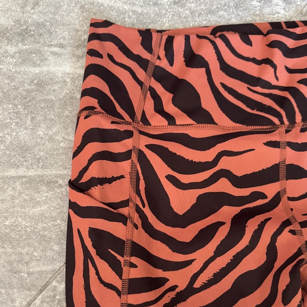 Fabletics Zebra Print Sports Bra and leggings Set - Black and Brown - Picture 4 of 6